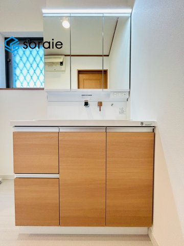 川越市仙波町四丁目　中古戸建の独立洗面台|2/13　撮影