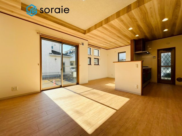 川越市仙波町四丁目　中古戸建の居間・リビング|2/13　撮影