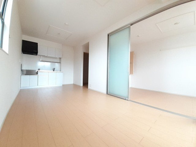 【居間・リビング】 | メルベイユテリトワールパルフェ | ゆったり過ごせる居間です