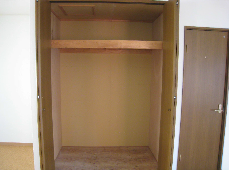 草津市東矢倉２丁目の店舗事務所の収納