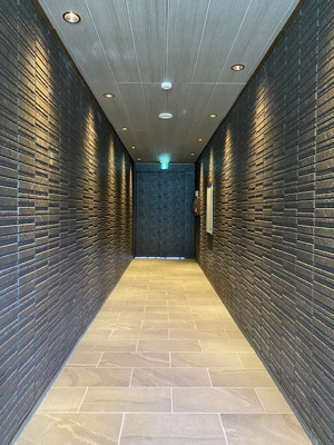 【エントランス】 | ヴェルサス | エントランス内