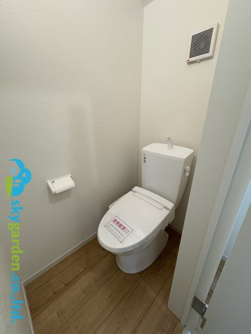 茅ヶ崎市高田3期　新築戸建　全４棟２号棟のトイレ|落ち着いた色調のトイレです