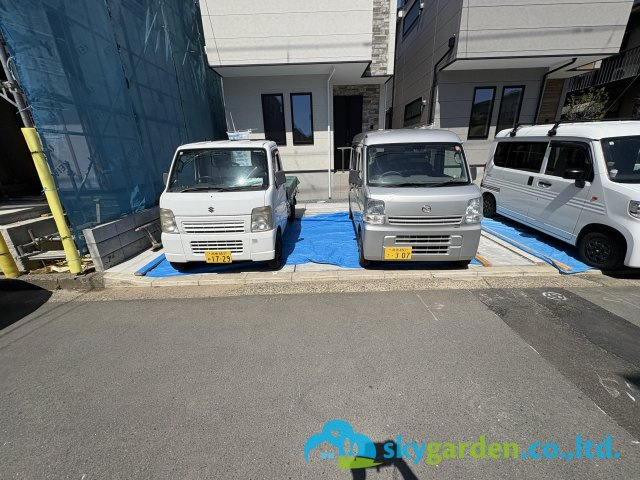 茅ヶ崎市高田3期　新築戸建　全４棟２号棟の駐車場|車種により並列２台駐車可能