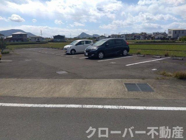 レオパレス華Ⅱの駐車場