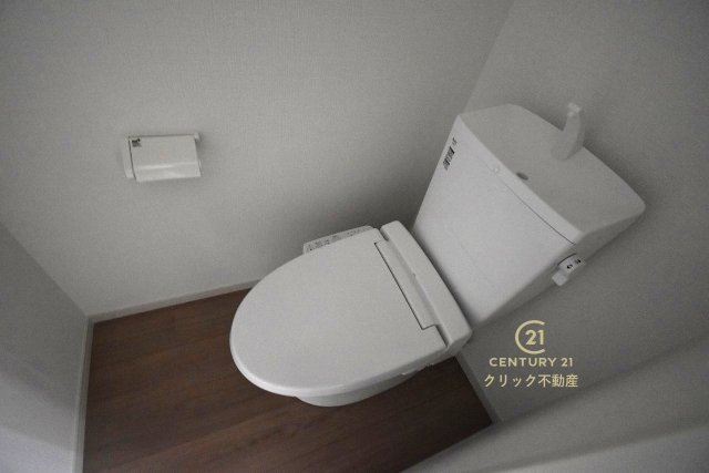 ケイアイフィット　日立市東金沢町　9期 　2のトイレ|毎日使う空間と機能だから、いつまでも清潔なスペースであってほしいのがトイレです。お掃除しやすいシンプルなデザインです。