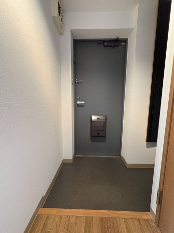 【玄関】ノイ・ズイッヒ