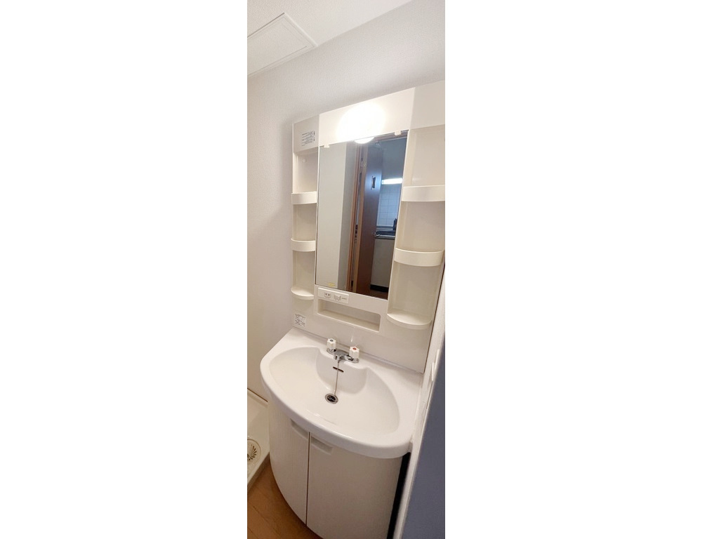 ラグジュアリーアパートメント砧の内装|明るい色調の室内です