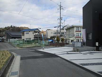 廿日市市大野字水口　新築一戸建て(全2棟)の前面道路含む現地写真