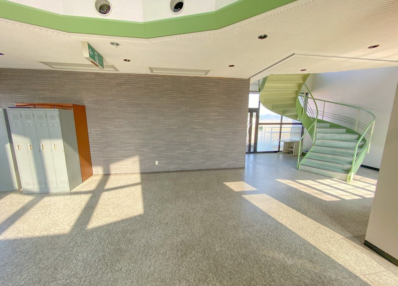 近江八幡市西庄町の店舗事務所のエントランス