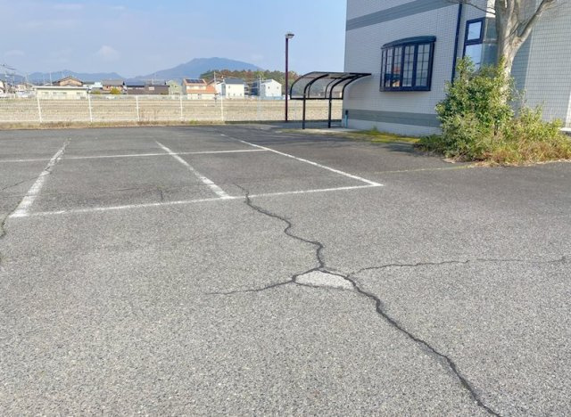 近江八幡市西庄町の店舗事務所の駐車場