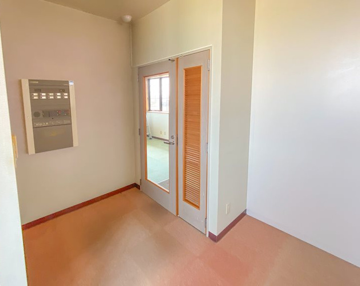 近江八幡市西庄町の店舗事務所の内装