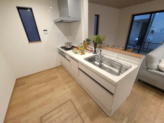 中野区上鷺宮2丁目　堂々完成　ZEH水準の快適邸宅　限定1棟のキッチン