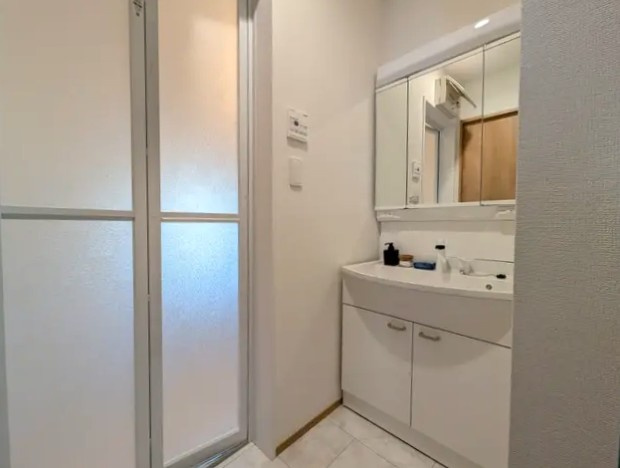 中野区上鷺宮2丁目　堂々完成　ZEH水準の快適邸宅　限定1棟の独立洗面台