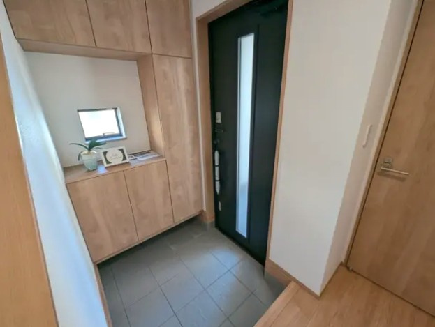 中野区上鷺宮2丁目　堂々完成　ZEH水準の快適邸宅　限定1棟の玄関