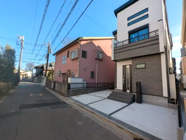 中野区上鷺宮2丁目　堂々完成　ZEH水準の快適邸宅　限定1棟の前面道路含む現地写真