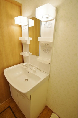 【洗面所】 | ラフィリア | 洗髪洗面化粧台で忙しい朝にも寝癖の付いた頭にも優しい☆お化粧するときにも大活躍です♪