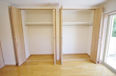 【収納】 | ラフィリア | 洋室7.5帖のお部屋にあるクローゼットです♪大切なお洋服もしわにならないようにハンガーがけができます☆クローゼットが2ヶ所あるのが便利ですよね！