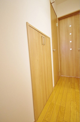 【収納】 | ラフィリア | 1階・廊下にある階段下収納です！ストーブや扇風機など季節ものも収納できます☆