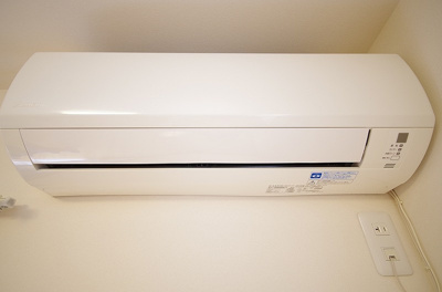 【設備】 | ラフィリア | 全てのお部屋に暑い夏や寒い冬に大活躍のエアコンが付いています☆冷暖房完備で1年中快適に過ごせます♪