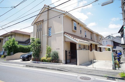 【外観】 | ラフィリア | 小田急線「柿生」駅まで徒歩圏内！人気のテラスハウスです♪「新百合ヶ丘」駅にアクセス可能な最寄りバス停までは徒歩1分です☆