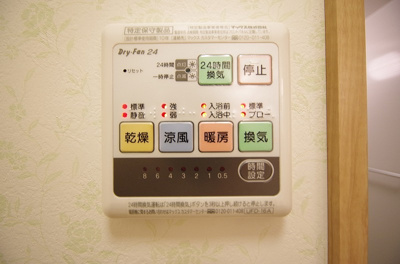【設備】 | ラフィリア | バスルームの浴室暖房乾燥機で外に干せないお洗濯物もすっきり乾きます♪雨の日のお洗濯もバッチリ！