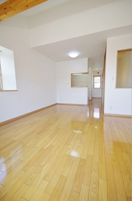 【居間・リビング】 | ラフィリア | 2階・南東向きリビングダイニングキッチン14.3帖☆女性に人気なカウンターキッチンです！お話しながら料理ができるってうれしい♪