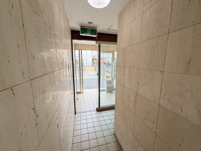 ラフィーネ新大阪のエントランス