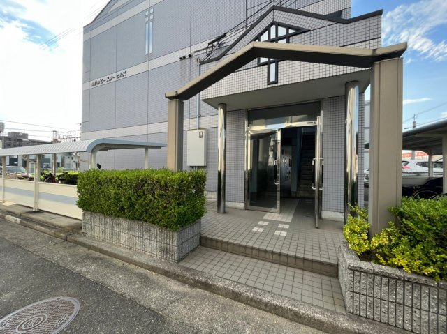 ハッピースリーヒルズのエントランス