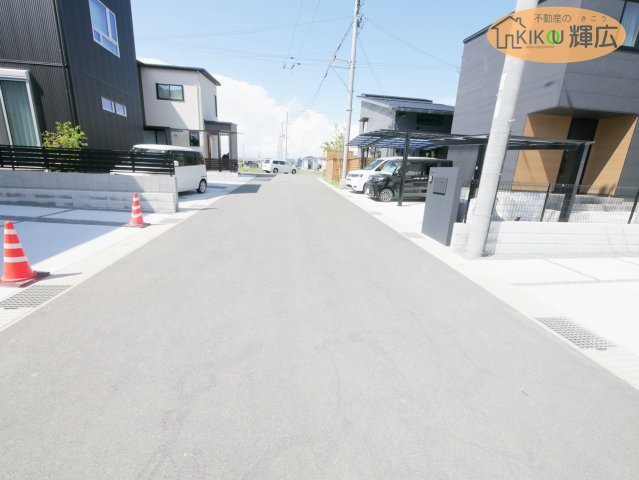 加古郡稲美町中村１期（全3棟）1号棟の前面道路含む現地写真