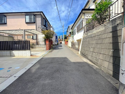 【前面道路含む現地写真】 | 「東林間駅徒歩10分」建築条件無しのため、お好きなハウスメーカーにて建築可／相模原市南区上鶴間1丁目 | 交通量も少なく、落ち着いた住環境です。