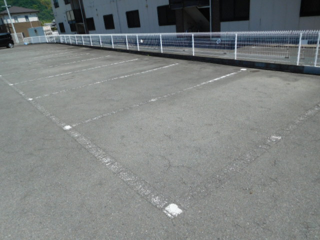 エスポワールの駐車場