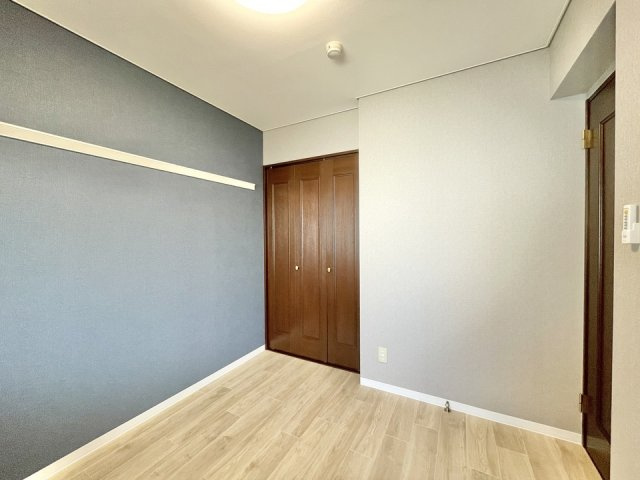 アーバンパレス泉の洋室