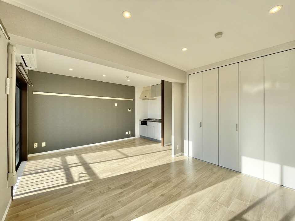 アーバンパレス泉の洋室