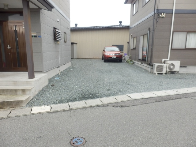 飯田4丁目6-8貸家の駐車場|南2号棟のサンプル写真になります