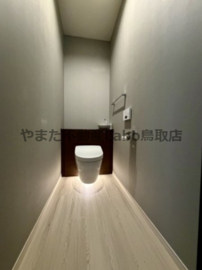 鳥取市湖山町西２丁目中古一戸建てのトイレ|１階トイレ