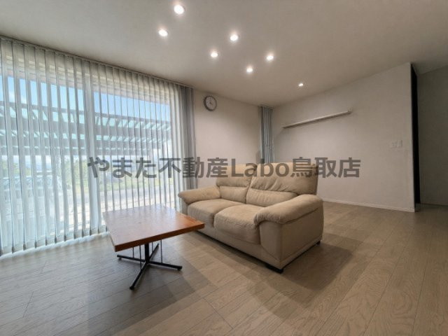 鳥取市湖山町西２丁目中古一戸建ての居間・リビング|冬は床暖房で暖か