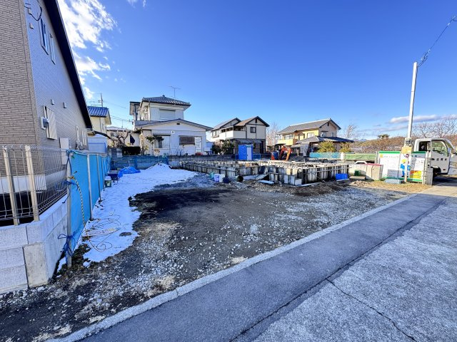 新築　高崎市吉井町塩川　2号棟の駐車場|　駐車スペースは建物南東側に並列2台分可能です！
