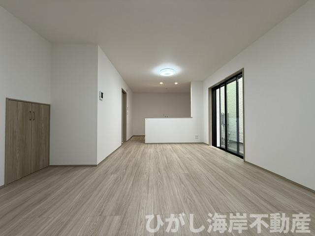 藤沢市大庭　新築戸建　全３棟の居間・リビング|17帖　LDK
