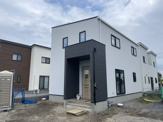 【前面道路含む現地写真】 | 本庄市寿第10期　ワイウッドコート　新築戸建　全4区画　4号棟