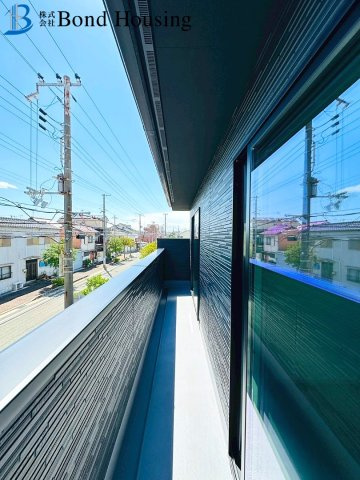 ファミリー向け4LDK　日富美町1期　全7区画　1号棟の前面道路含む現地写真