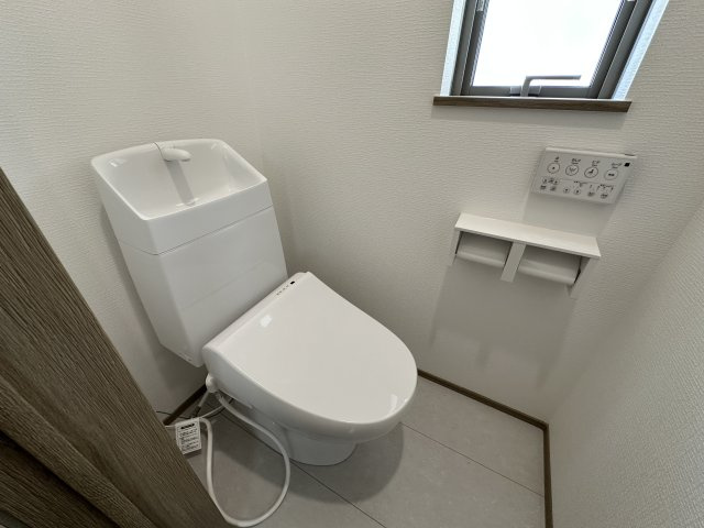 明石市二見町東二見新築戸建B号棟のトイレ