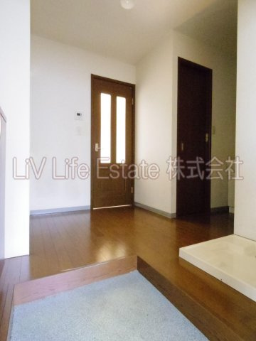 小平市花小金井南町１丁目の賃貸マンションの玄関