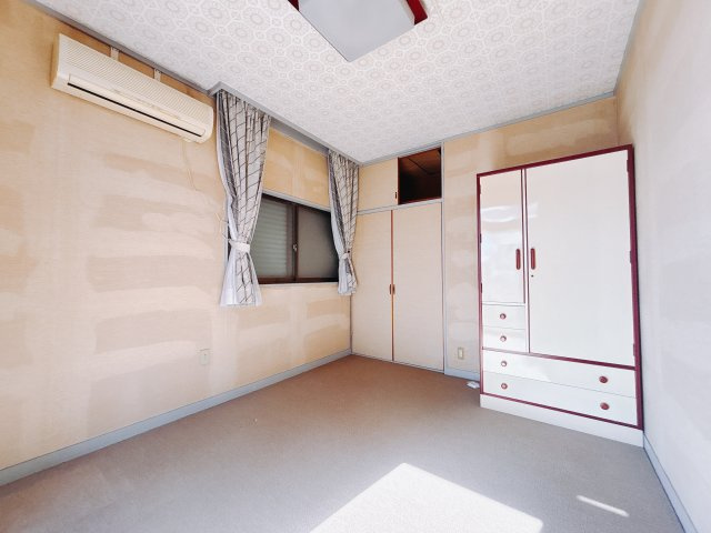 【中古戸建】伊勢崎市宮子町の洋室|■2階洋室｜ナチュラルカラーの床です。模様替えなどとても楽しく工夫できます♪陽当たり、風通しもとても良いので毎日快適な生活スタートです！子供部屋にも良いですね♪