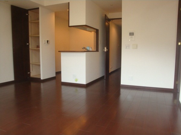 グランブルー宝塚の居間・リビング