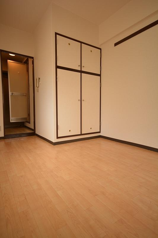 メゾン内久宝寺の居間・リビング|メゾン内久宝寺　洋室