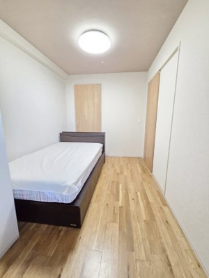 【寝室】 | リビオ尼崎STATION CITY | 豊富な収納力のあるウォークインクローゼット