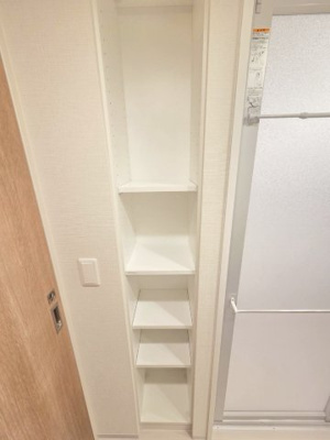 【収納】 | リビオ尼崎STATION CITY | バスタオルや洗剤ストックなどの収納に便利な収納棚付き