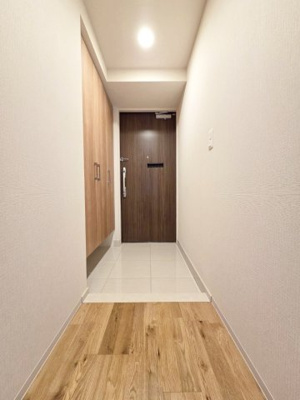 【玄関】 | リビオ尼崎STATION CITY | 収納力の高いシューズボックス付き