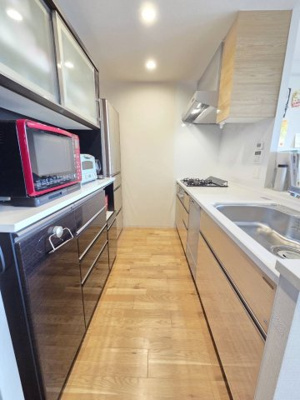 【キッチン】 | リビオ尼崎STATION CITY | 料理をしながらリビングで遊ぶお子様の様子を見守ることができる対面式キッチン