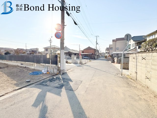 駐車並列2台可能　日富美町1期　全7区画　7号棟の前面道路含む現地写真